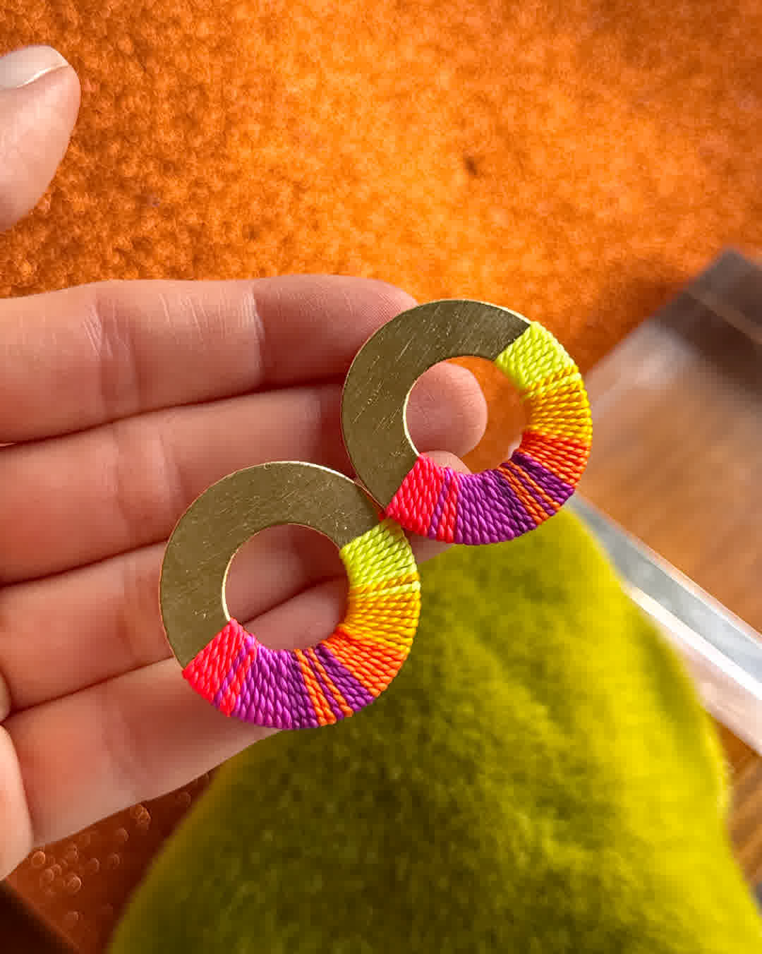 Aretes Praga Afrodita Midi Maracuya - Sara´s accesorios