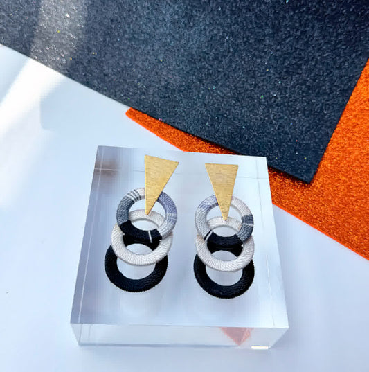 Aretes Constelación Aurora Blanco y Negro