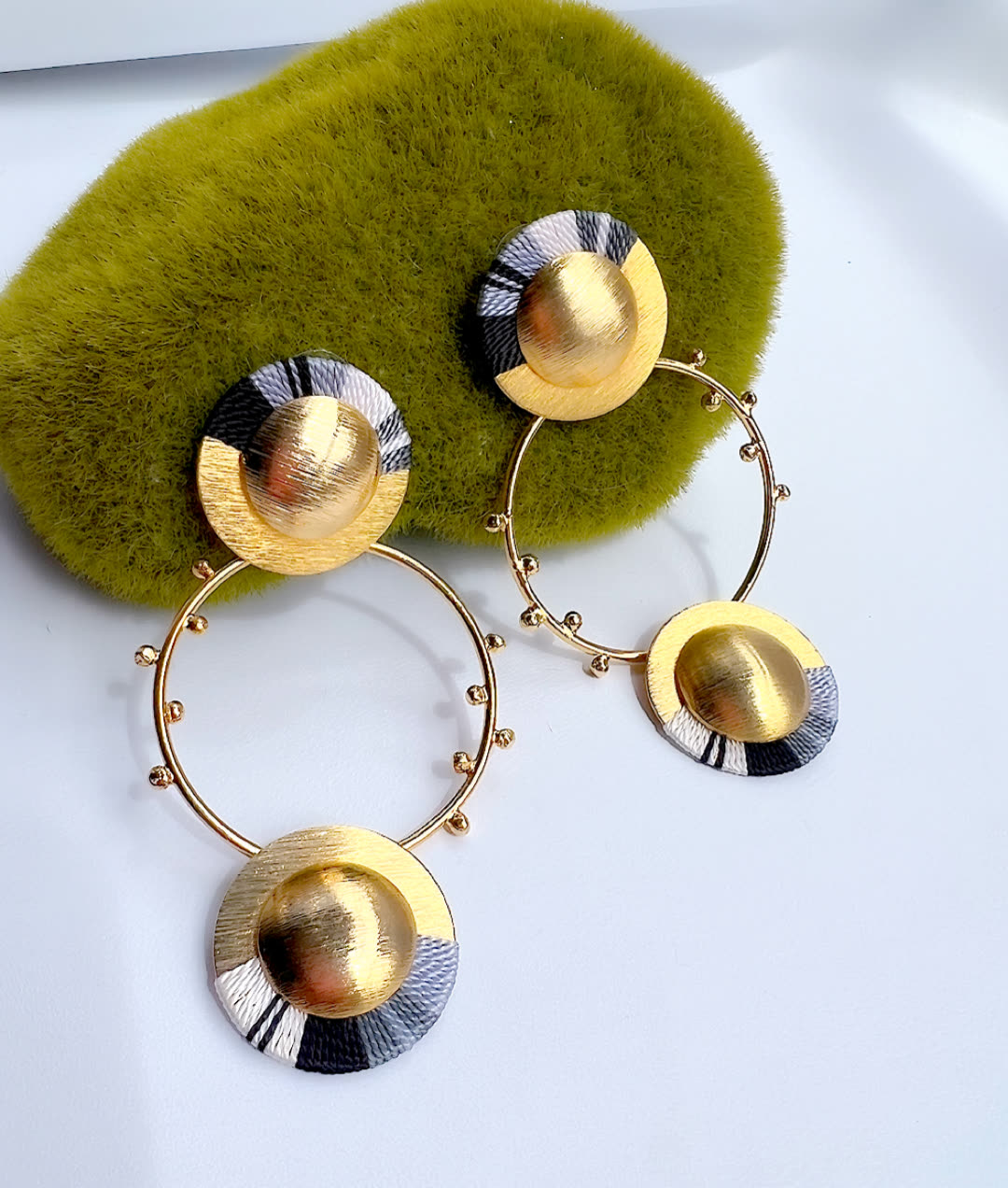 Aretes Amazonia Macambo Negro Blanco - Sara´s accesorios