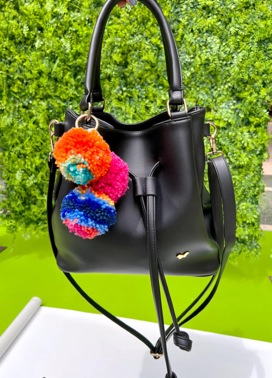 Bolsos para mujer elegantes y modernos, disponibles en diversas tendencias para este 2025.