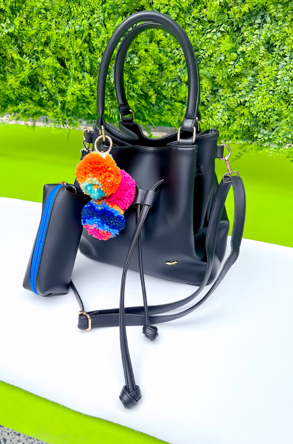 Bolsos para mujer elegantes y modernos, disponibles en diversas tendencias para este 2025.