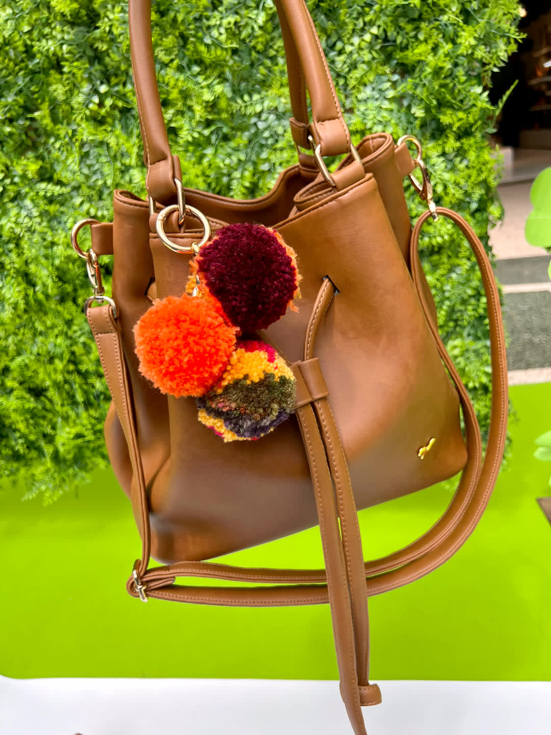 Bolsos para mujer elegantes y modernos, disponibles en diversas tendencias para este 2025.