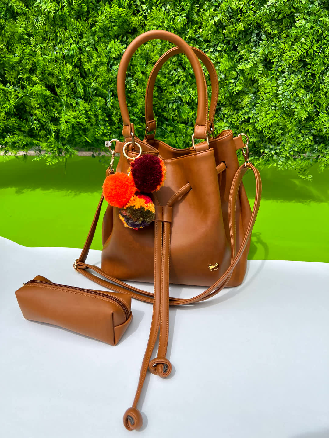 Bolsos para mujer elegantes y modernos, disponibles en diversas tendencias para este 2025.