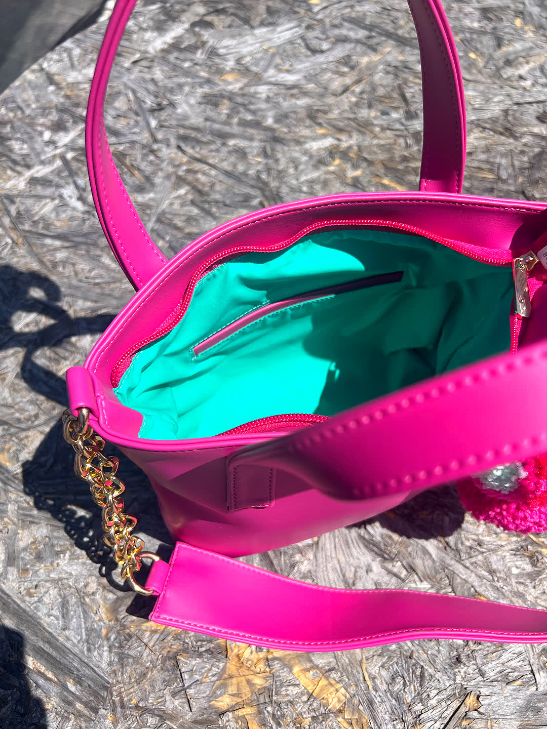 Bolsos grandes para mujer, prácticos y elegantes, perfectos para llevar todo lo necesario. Compra online ahora.