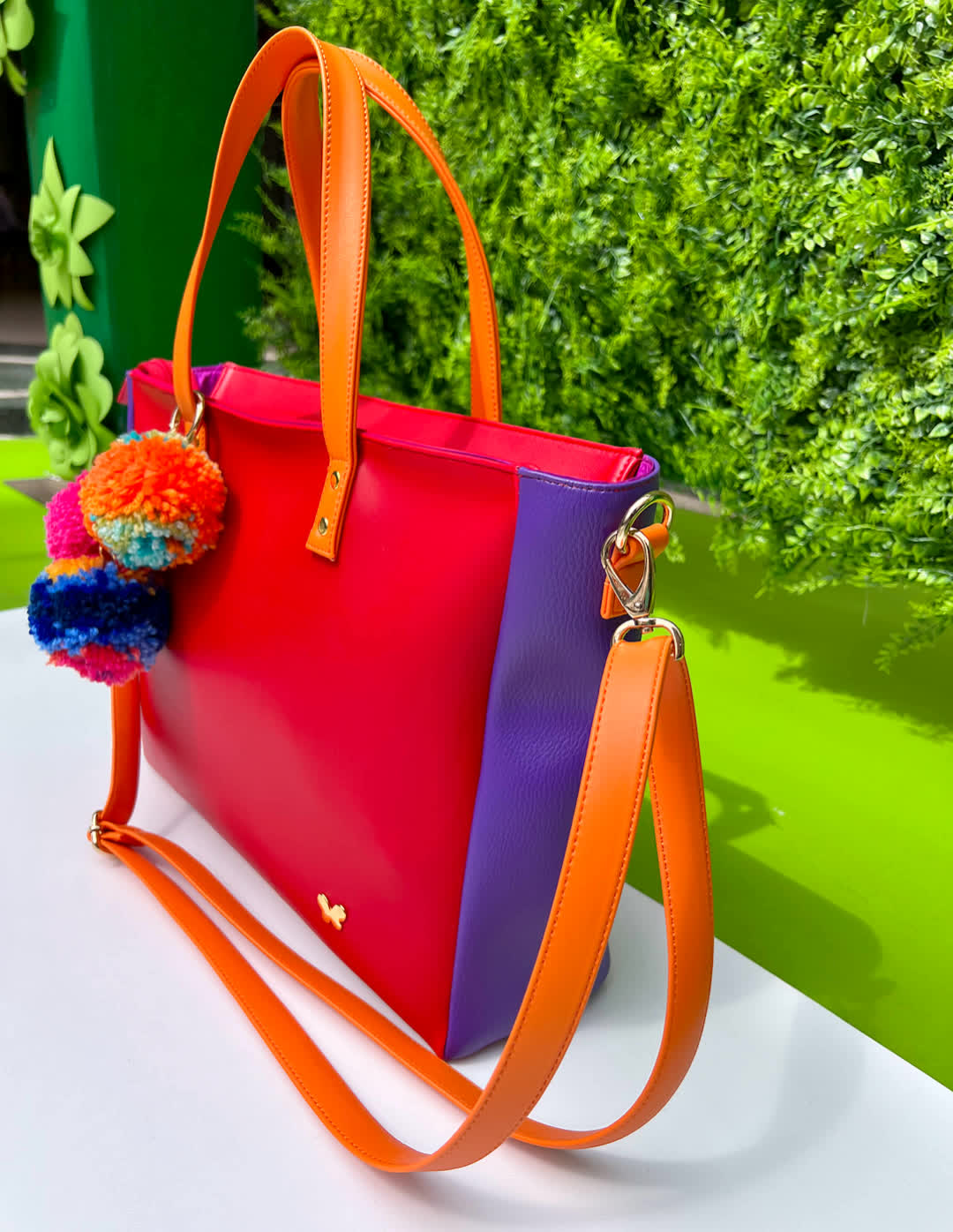 Bolsos grandes para mujer, prácticos y elegantes, perfectos para llevar todo lo necesario. Compra online ahora.