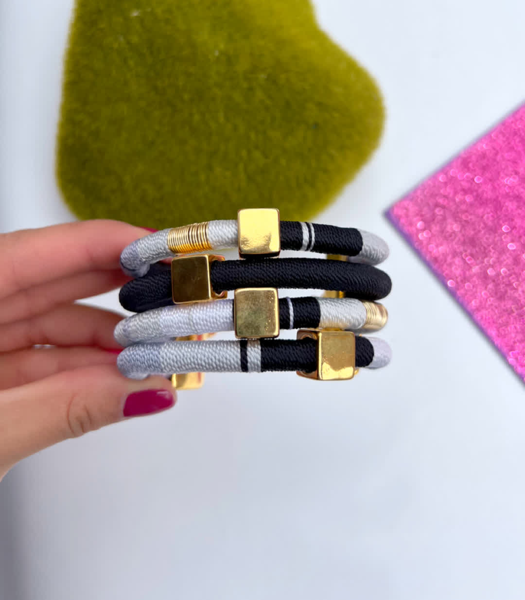 Brazalete Orion Blanco y Negro - Sara´s accesorios