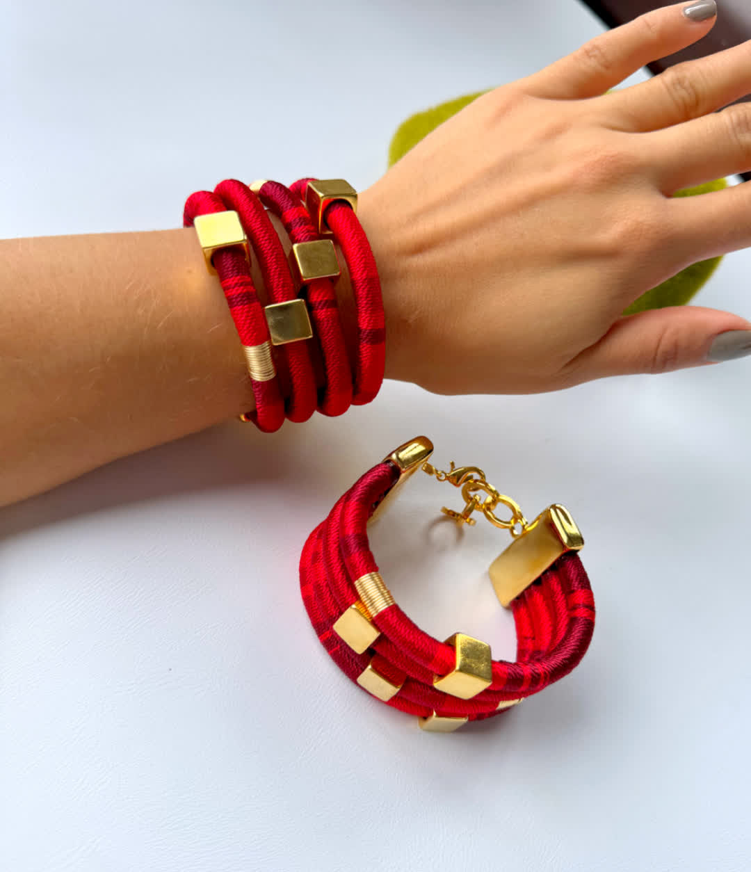 Brazalete Orion degrade de Rojos - Sara´s accesorios