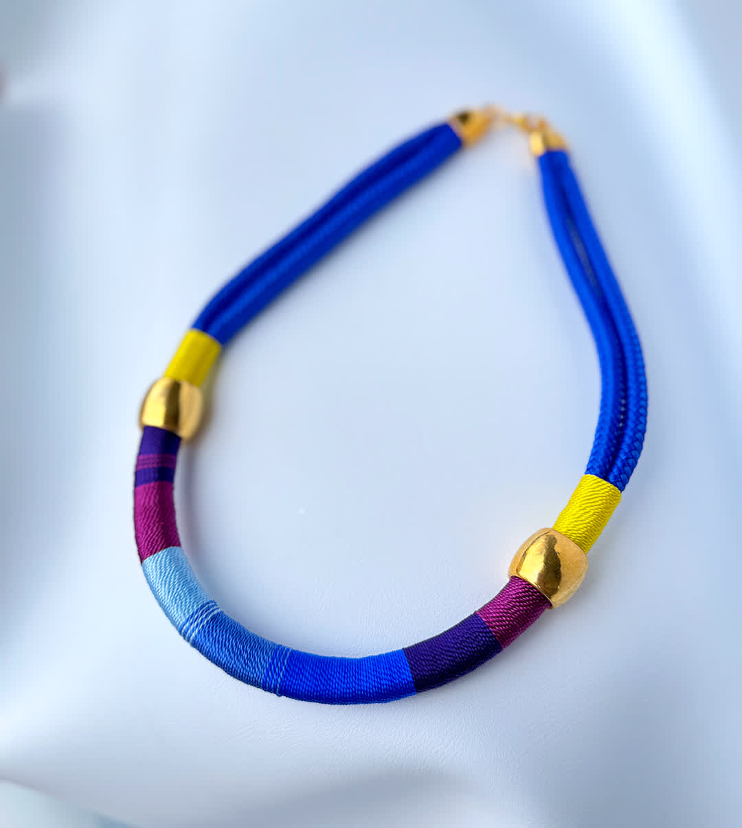 Collar Blue Placa Entorchada Zafir - Sara´s accesorios