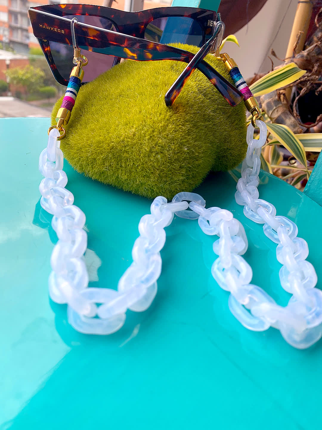 Cuelga Gafas Chain Azul Randiante - Sara´s accesorios
