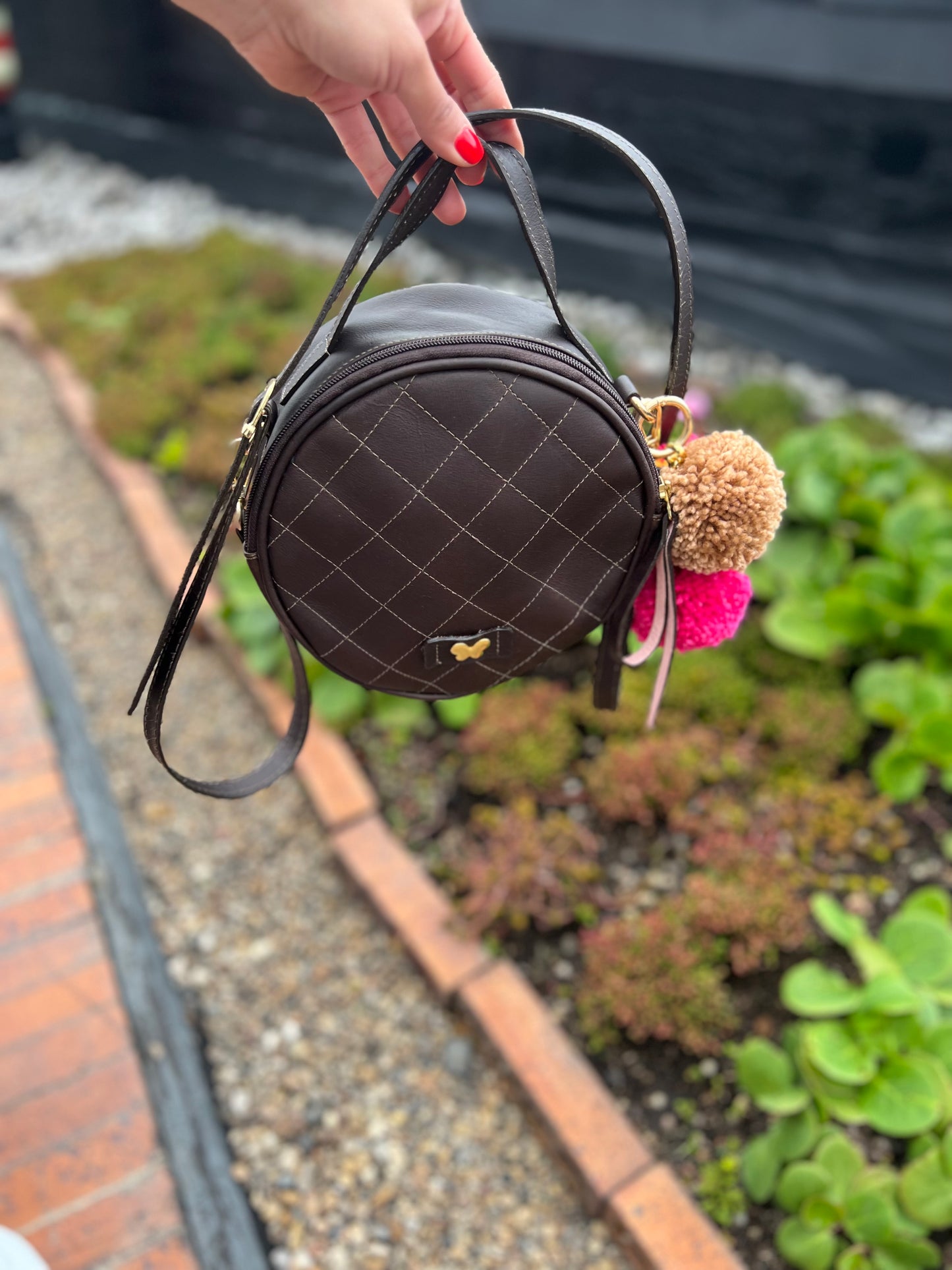 bolsos para mujer, bolsos de moda Colombia, bolsos artesanales, bolsos hechos a mano, bolsos tendencia 2025, bolsos colombianos