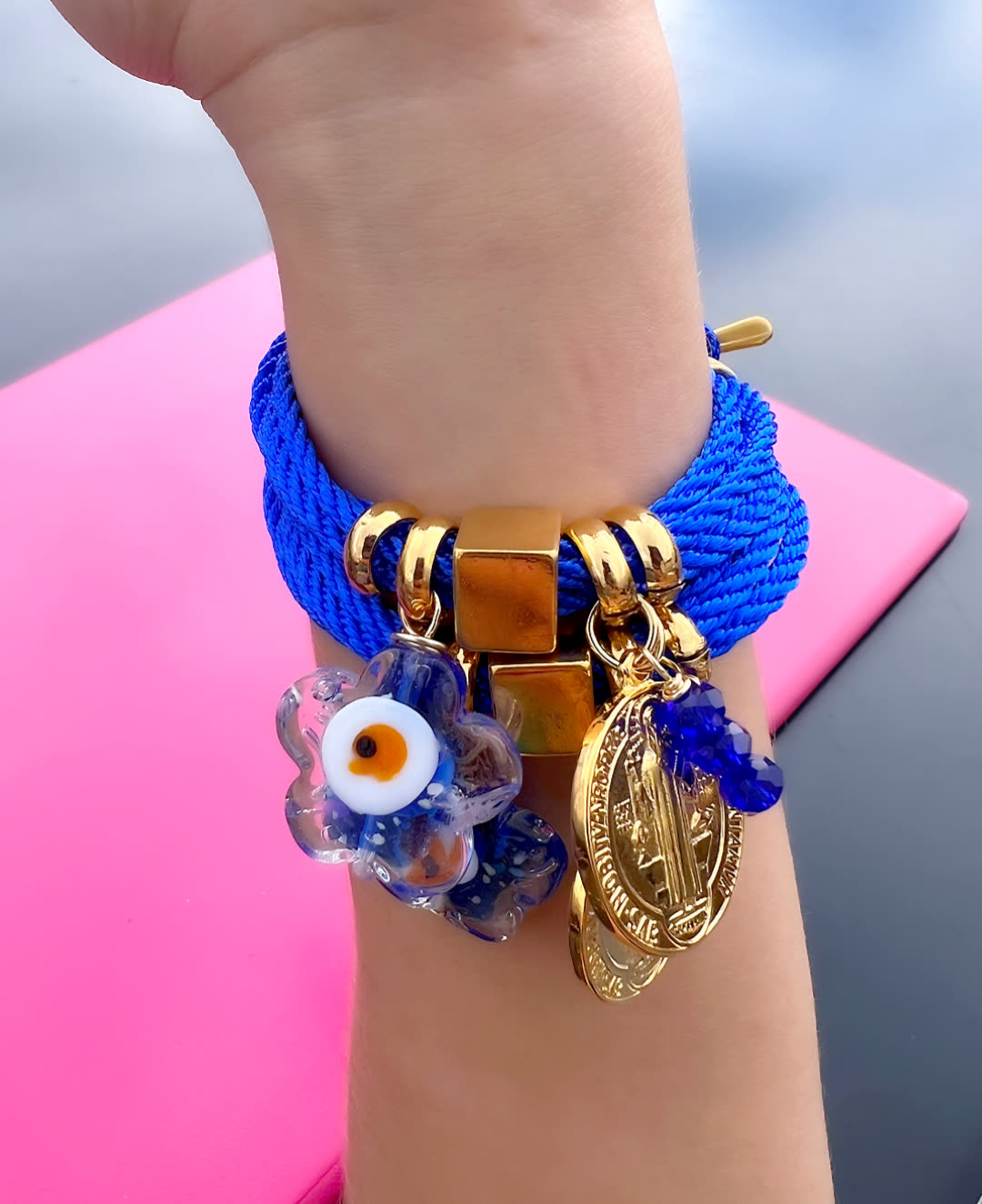 Pulsera Amuleto azul rey - Sara´s accesorios
