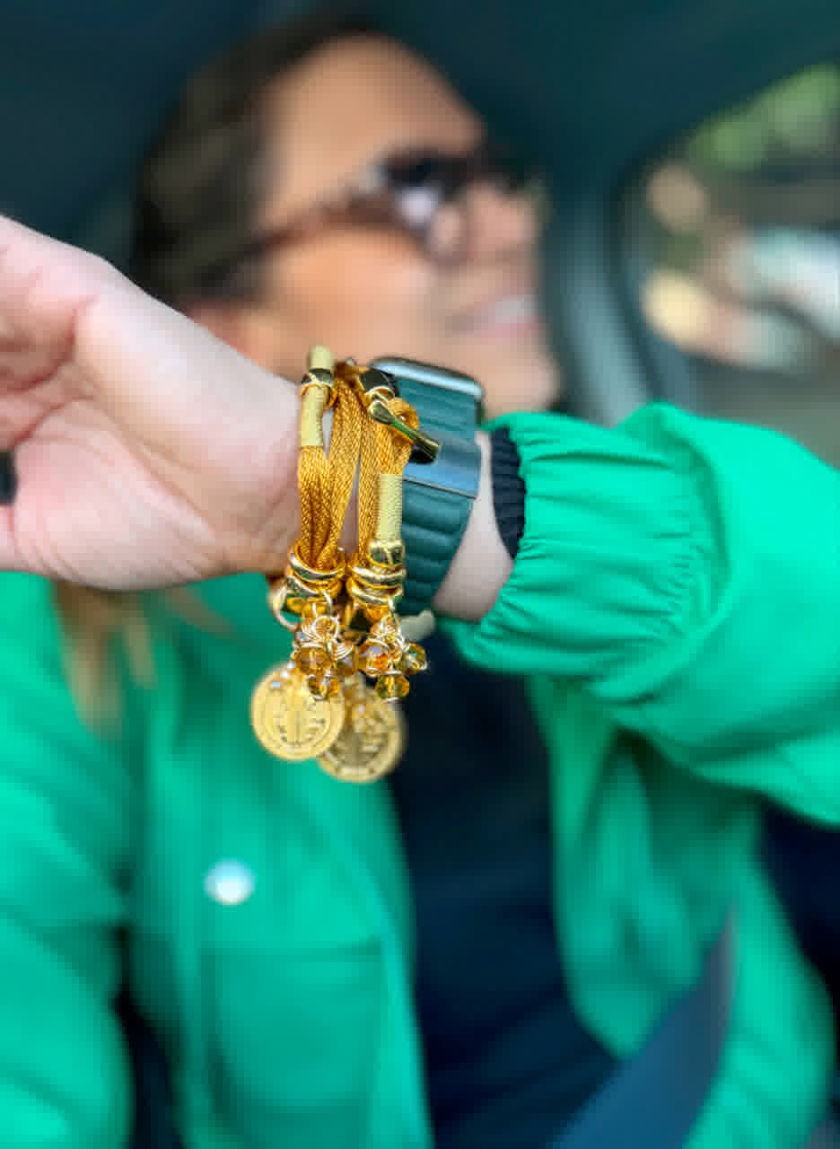 Pulsera Amuleto Dorado con dije de San Benito