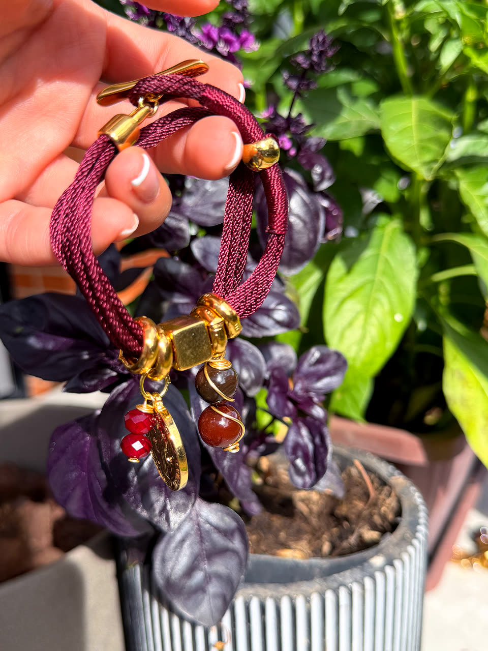 Pulsera Amuleto vinotinto oscuro de san benito