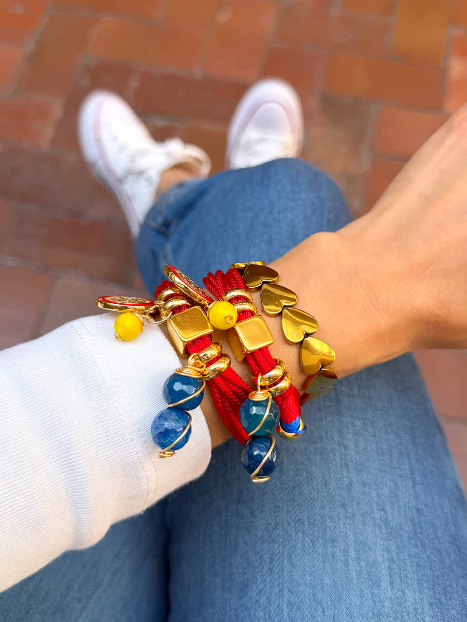 Pulsera Amuleto Colombia con dije de san benito rojo