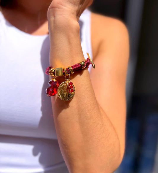 Pulsera Amuleto vinotinto dije de san benito (Copia) - Sara´s accesorios
