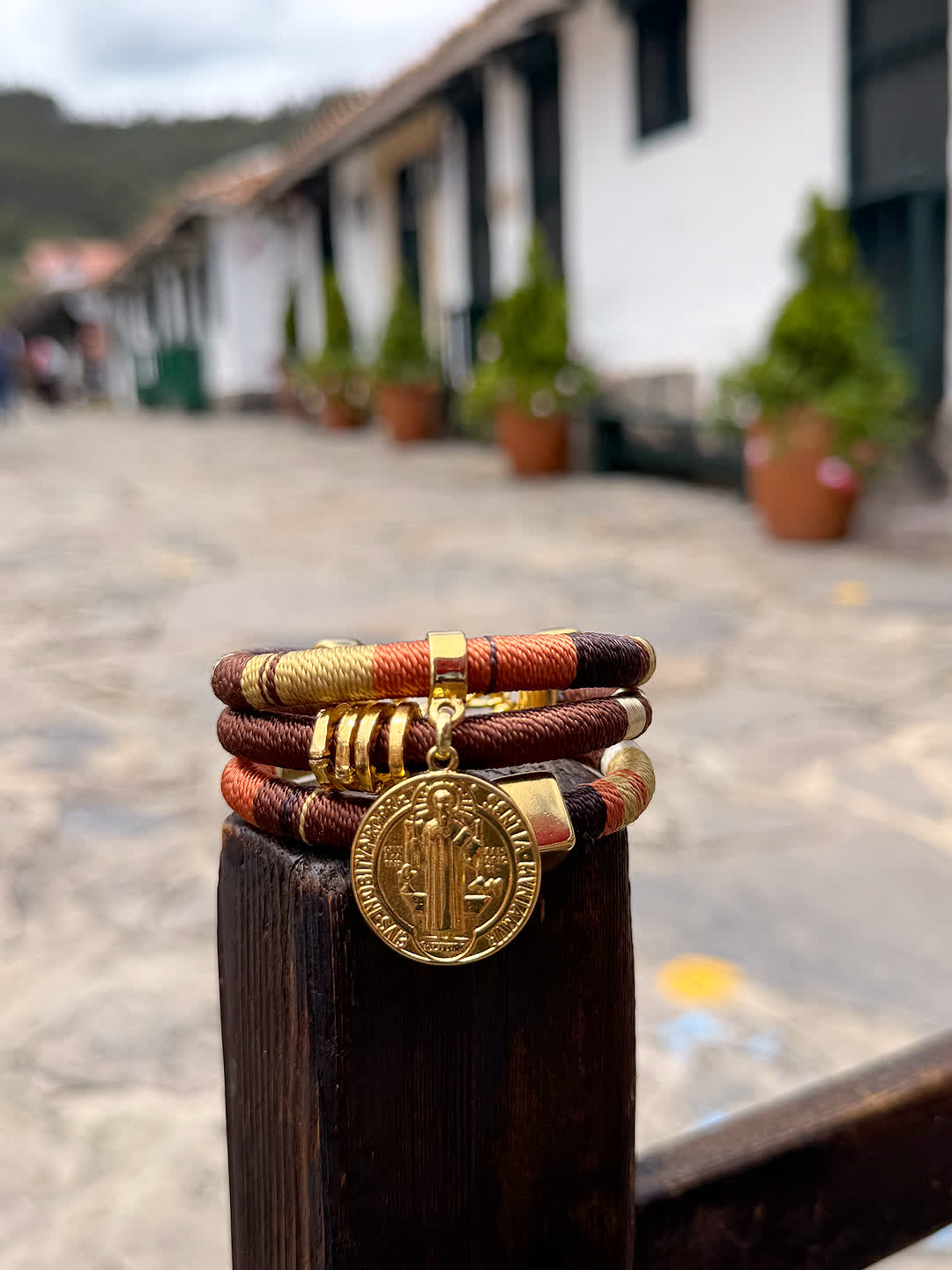 Pulsera para mujer hecha a mano con baño de oro 24K Bogotá..