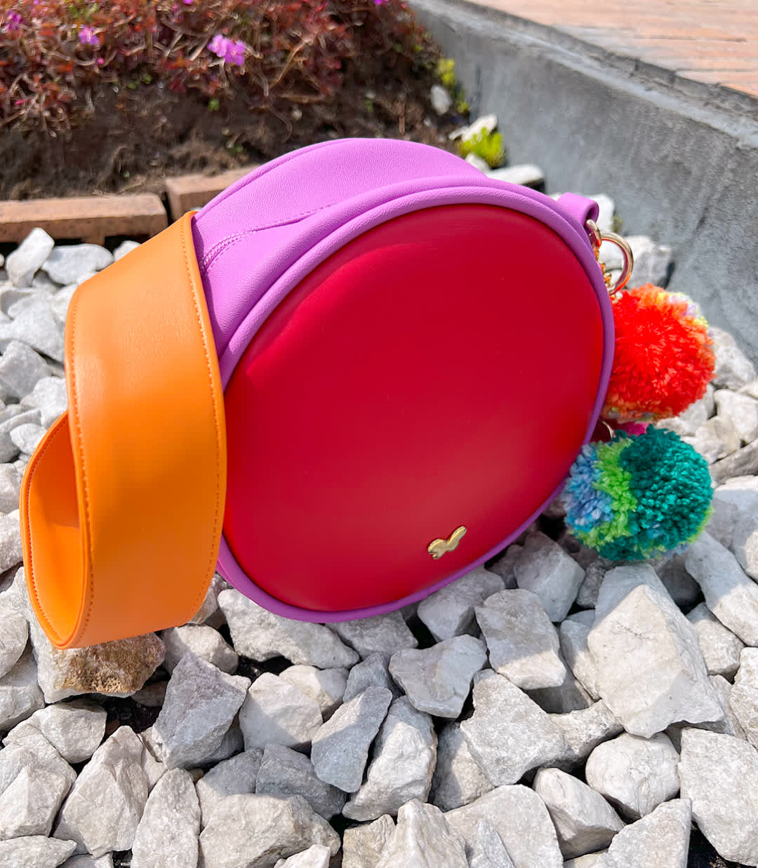 Bolsos pequeños y de mano para mujer, modernos y funcionales, disponibles en nuestra tienda online.