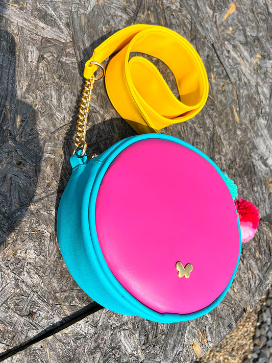 Bolsos pequeños y de mano para mujer, modernos y funcionales, disponibles en nuestra tienda online.