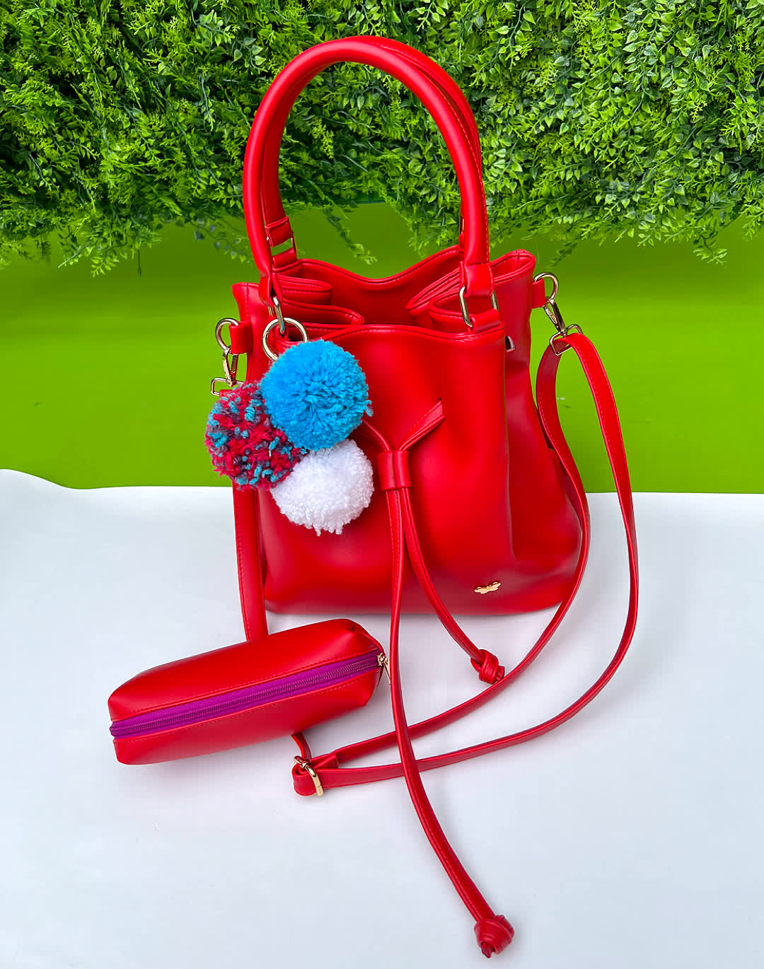 Bolsos para mujer elegantes y modernos, disponibles en diversas tendencias para este 2025.