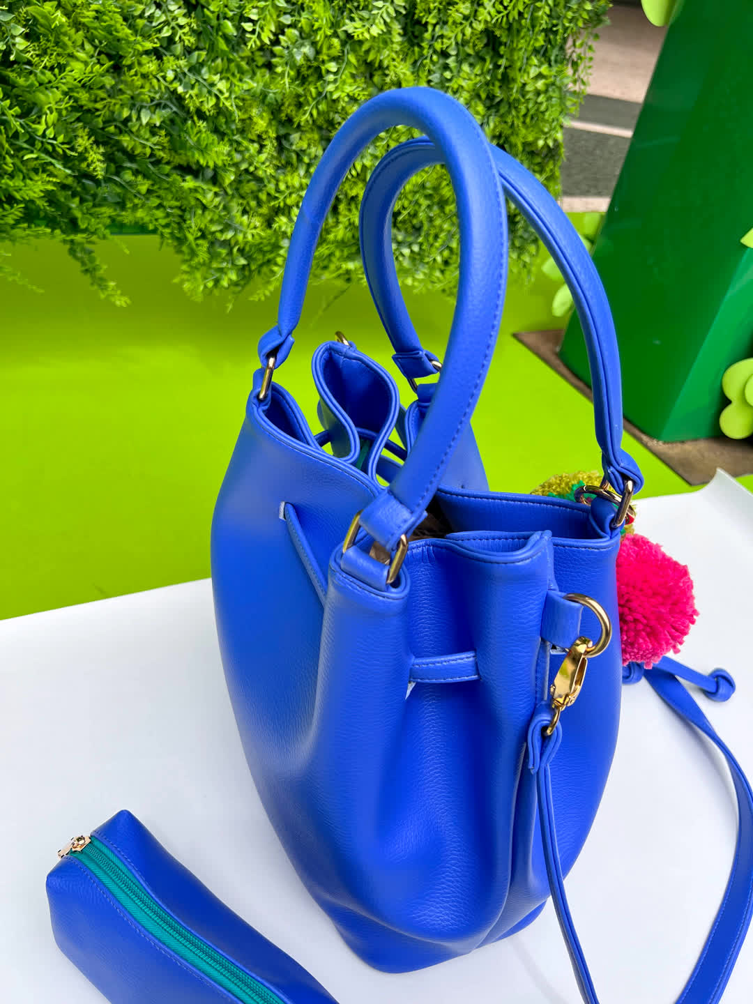 Bolsos para mujer elegantes y modernos, disponibles en diversas tendencias para este 2025.
