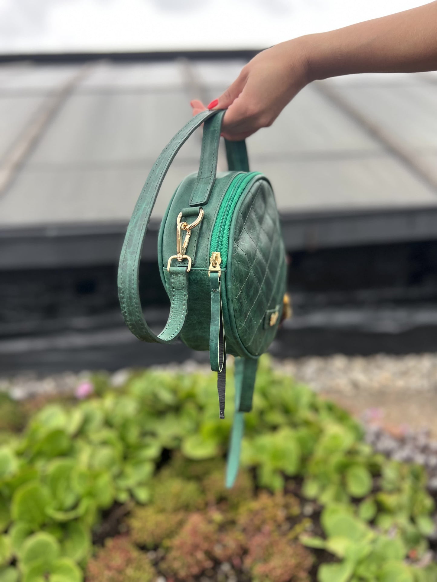 bolsos para mujer, bolsos de moda Colombia, bolsos artesanales, bolsos hechos a mano, bolsos tendencia 2025, bolsos colombianos