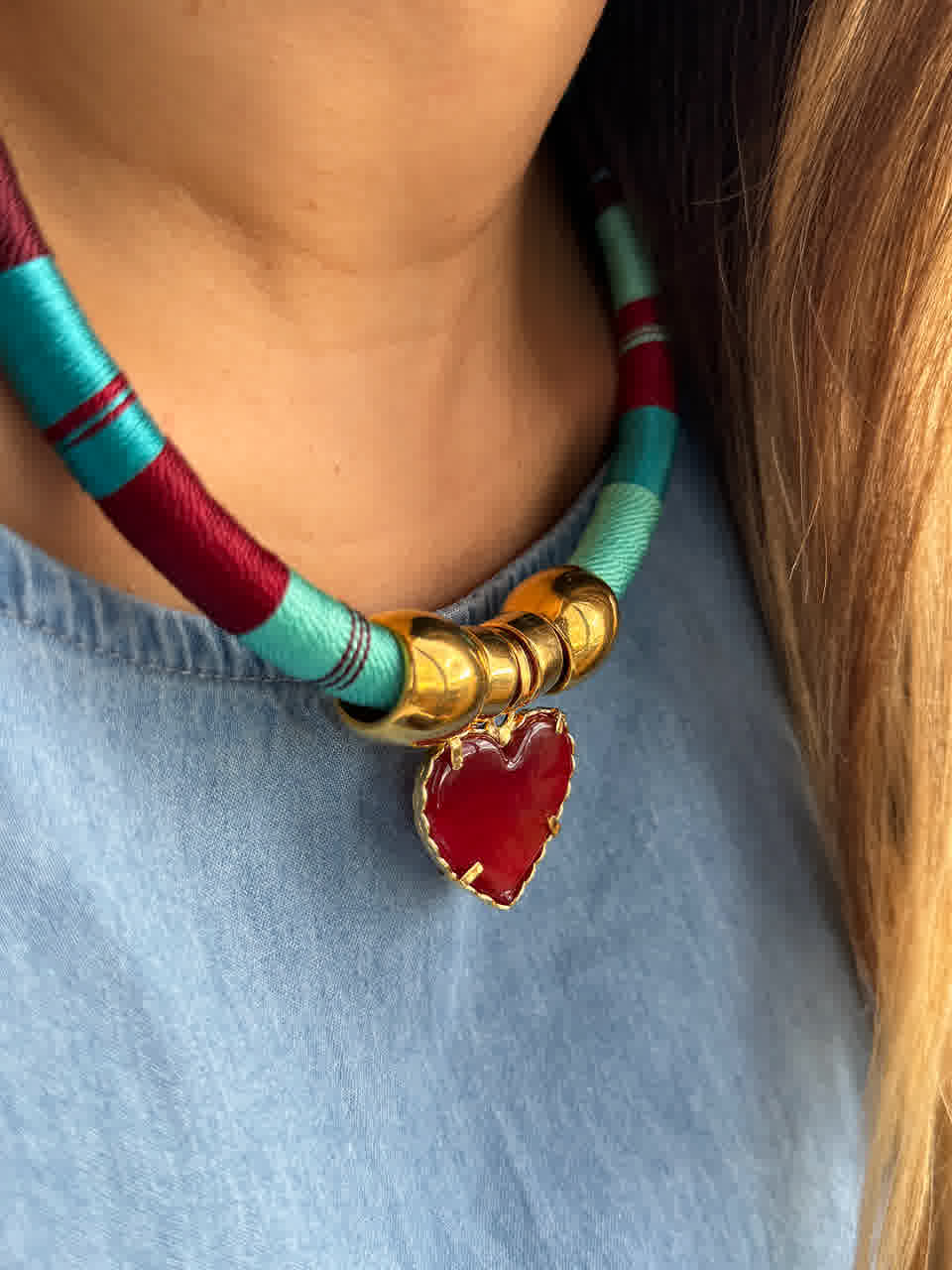 Collar Sparkle Solitario Corazón Vino Celeste