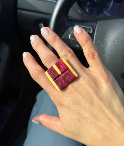 Anillo Lois vinotinto