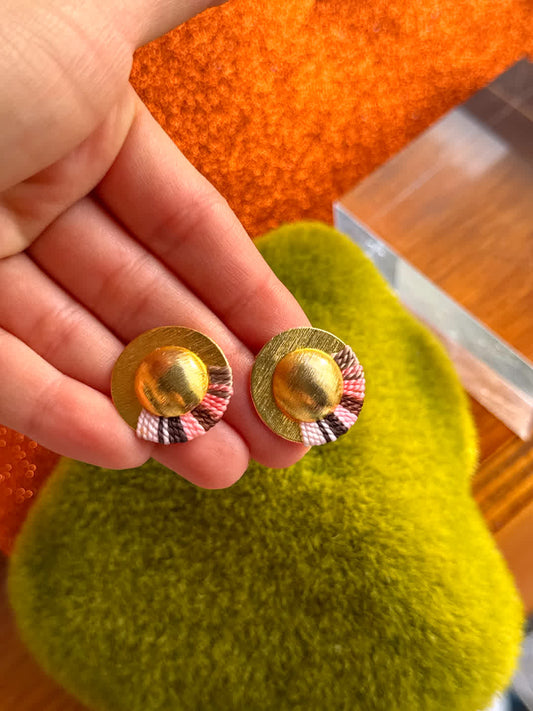 Aretes Topo Amazonia mini café rosado - Sara´s accesorios