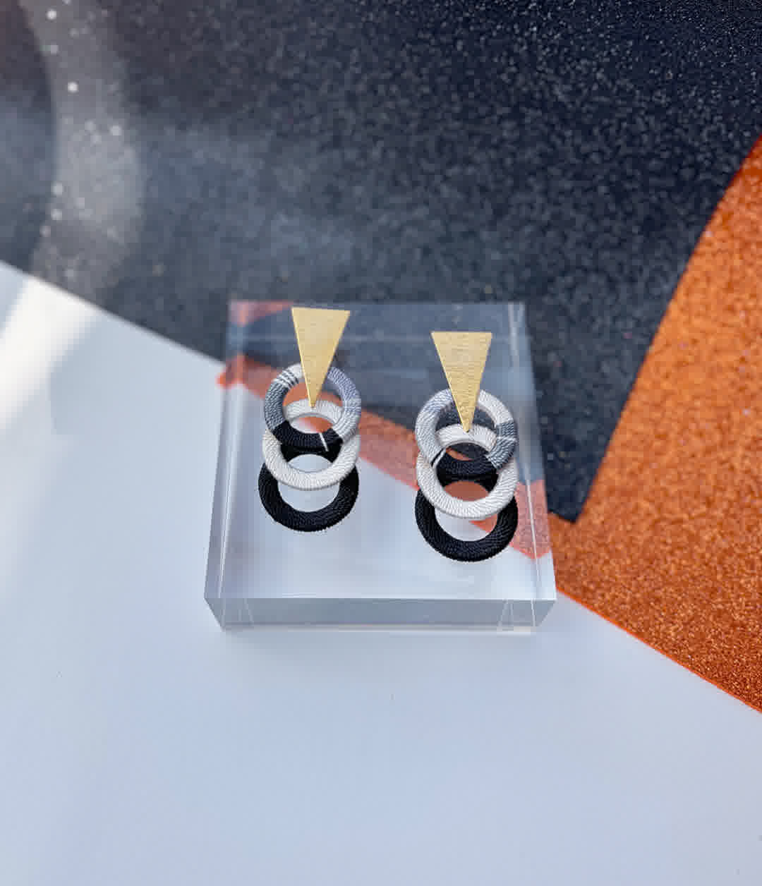 Aretes Constelación Aurora Blanco y Negro