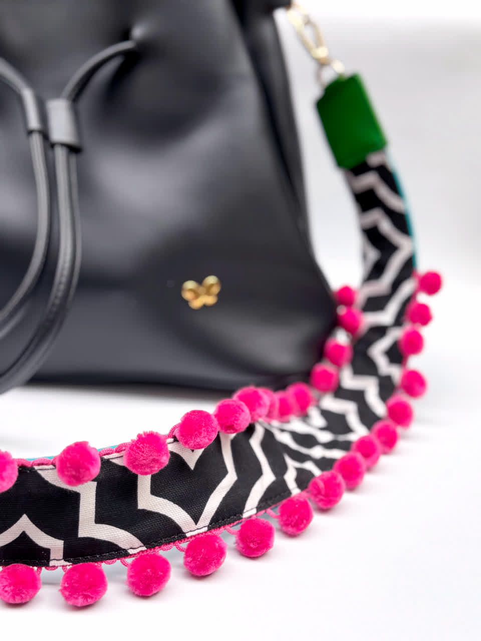 Asa Lona pompón Blanco y Negro - Sara´s accesorios