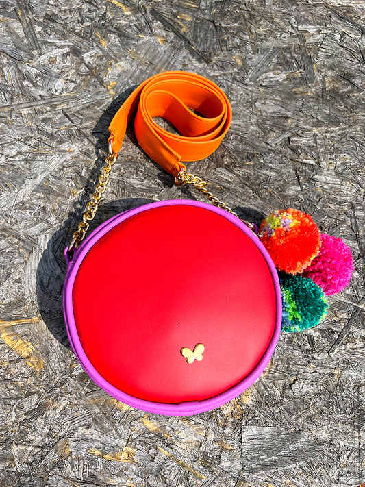 Bolsos pequeños y de mano para mujer, modernos y funcionales, disponibles en nuestra tienda online.