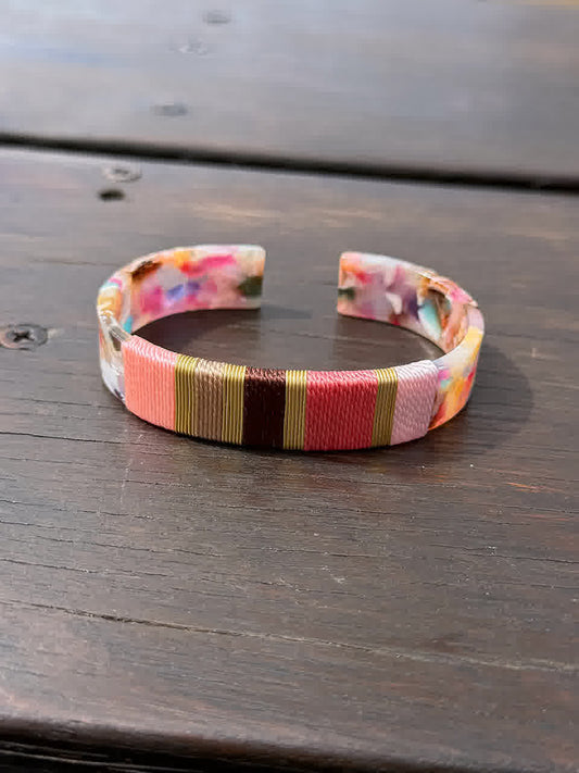 Brazalete Print Resina con tejido rosa cafe - Sara´s accesorios