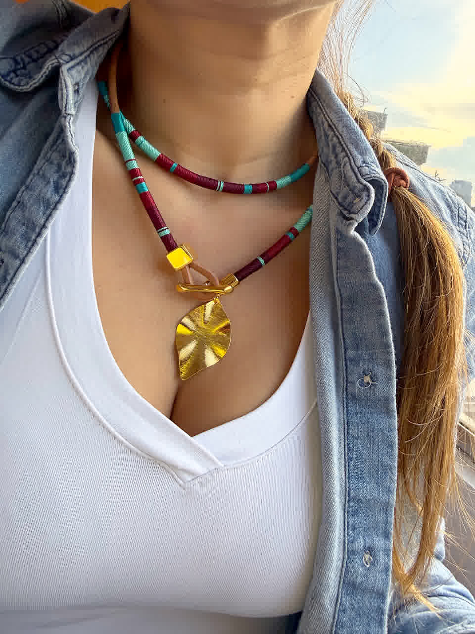 Collar Choker Amber vino celeste