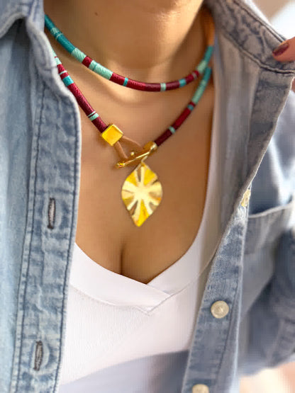 Collar Choker Amber vino celeste