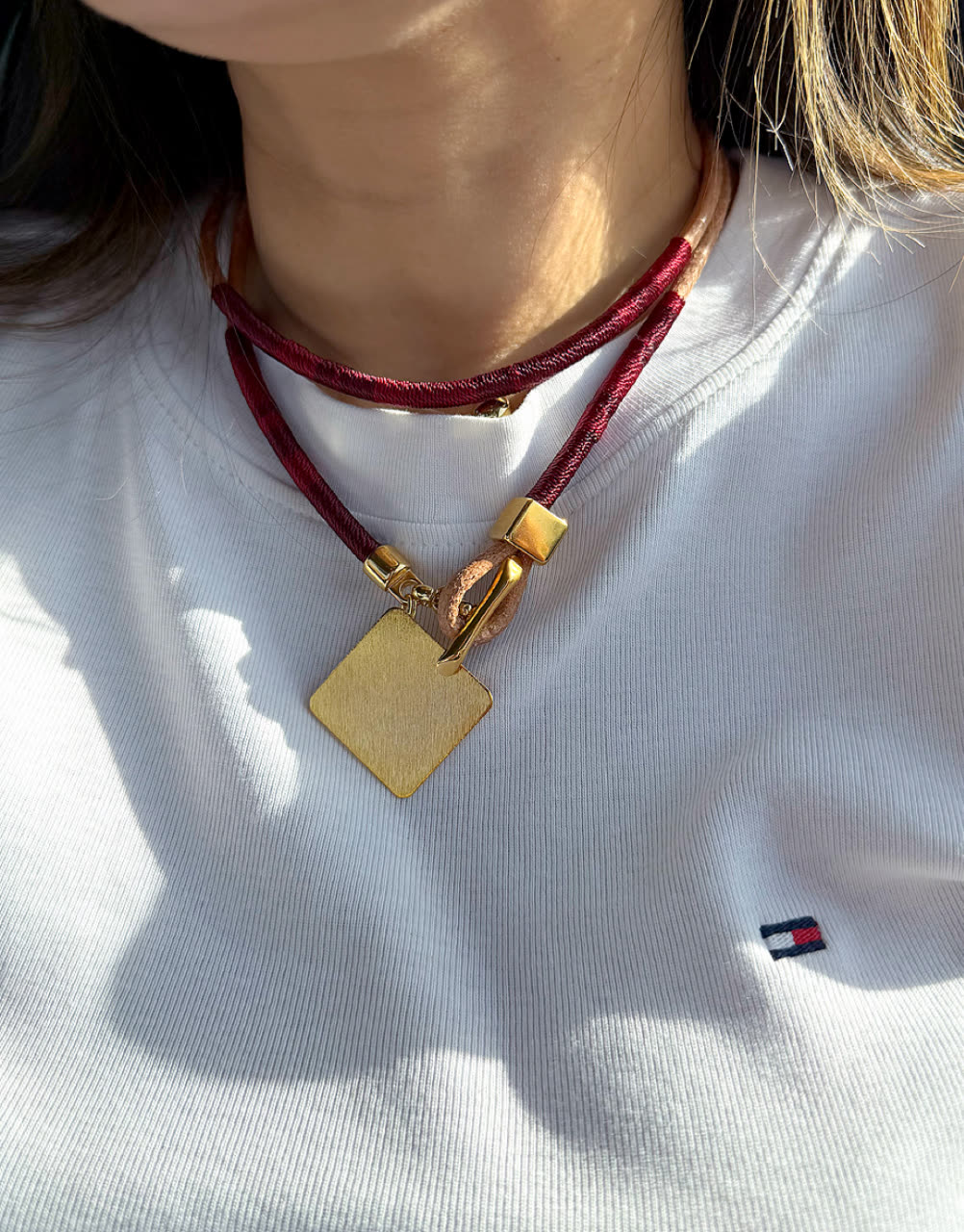 Choker Cuero Crudo Amber Vinotinto