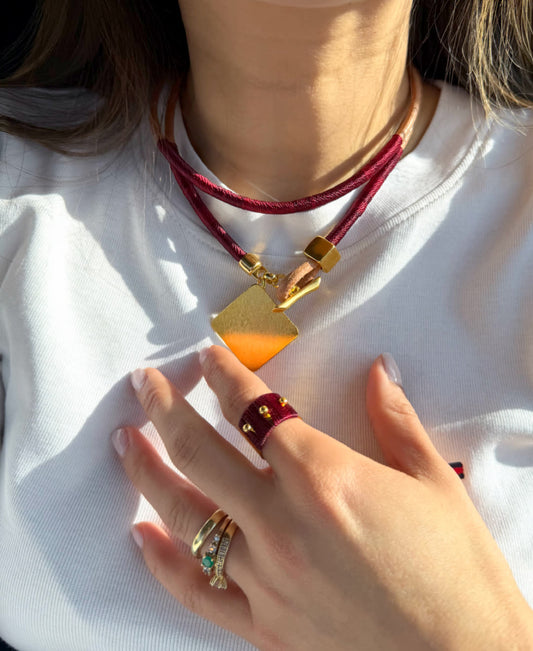 Anillo bacuri vinotinto - Sara´s accesorios