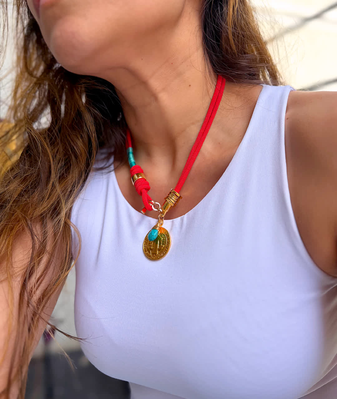 Collar Madu rojo turquesa dije de san benito