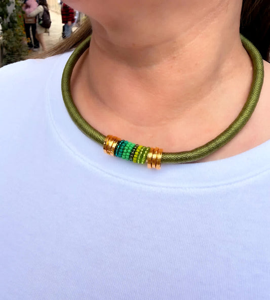 Collar Suraya Glam Verde Oliva