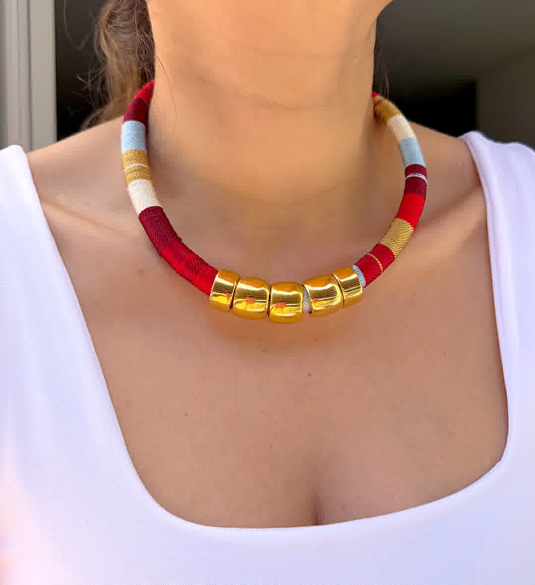 Collar tres apliques Granate