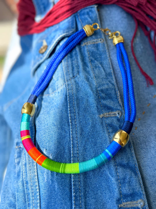 Collar Blue Placa Entorchada Multicolor