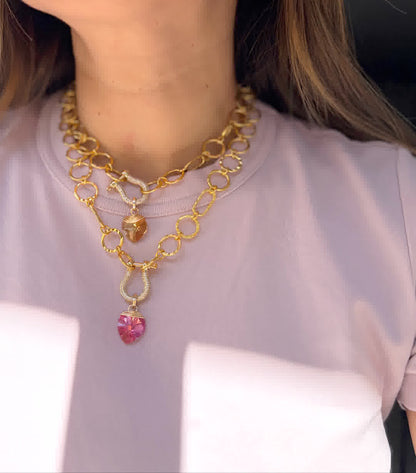 Collar Monarca corazon en cristal rosa - Sara´s accesorios