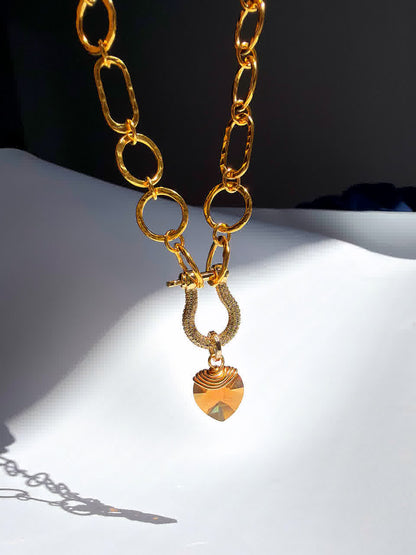 Collar Monarca corazon en cristal Ámbar - Sara´s accesorios