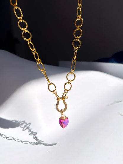 Collar Monarca corazon en cristal rosa - Sara´s accesorios