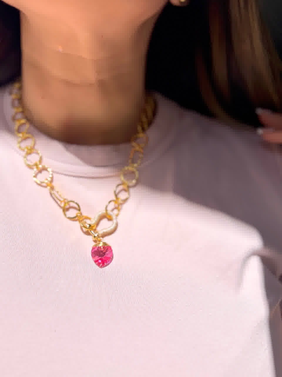 Collar Monarca corazon en cristal rosa - Sara´s accesorios
