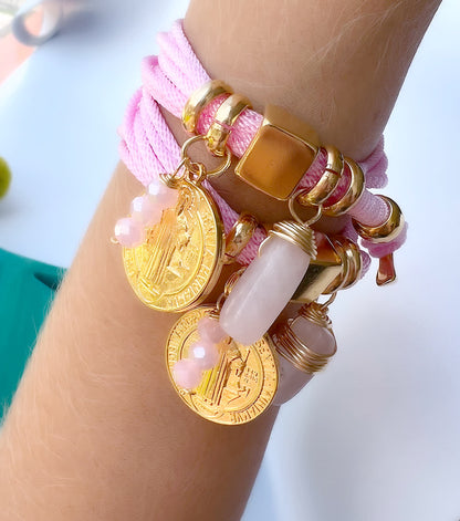 Pulsera Amuleto Rosa Cuarzo con dije de san benito
