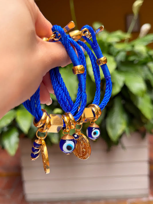 Pulsera Amuleto azul rey con dije de san benito