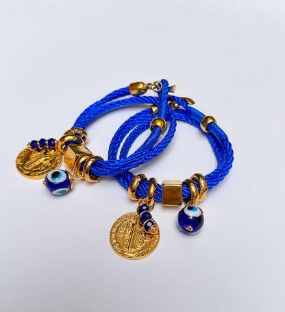 Pulsera Amuleto azul rey con dije de san benito
