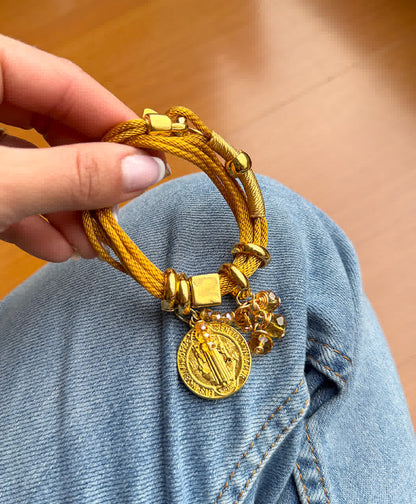 Pulsera Amuleto Dorado  con dije de San Benito