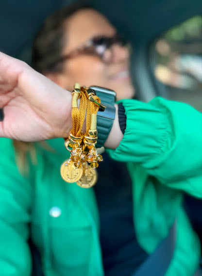 Pulsera Amuleto Dorado  con dije de San Benito