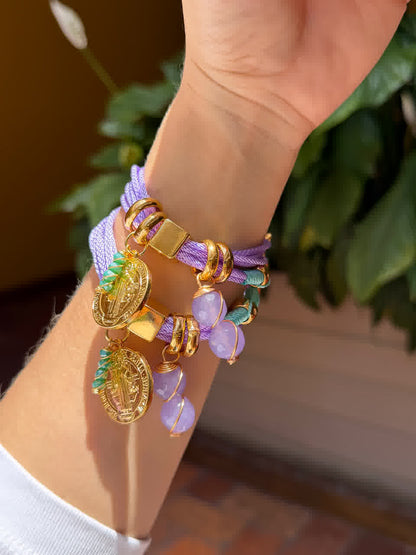 Pulsera Amuleto lila con dije de San Benito
